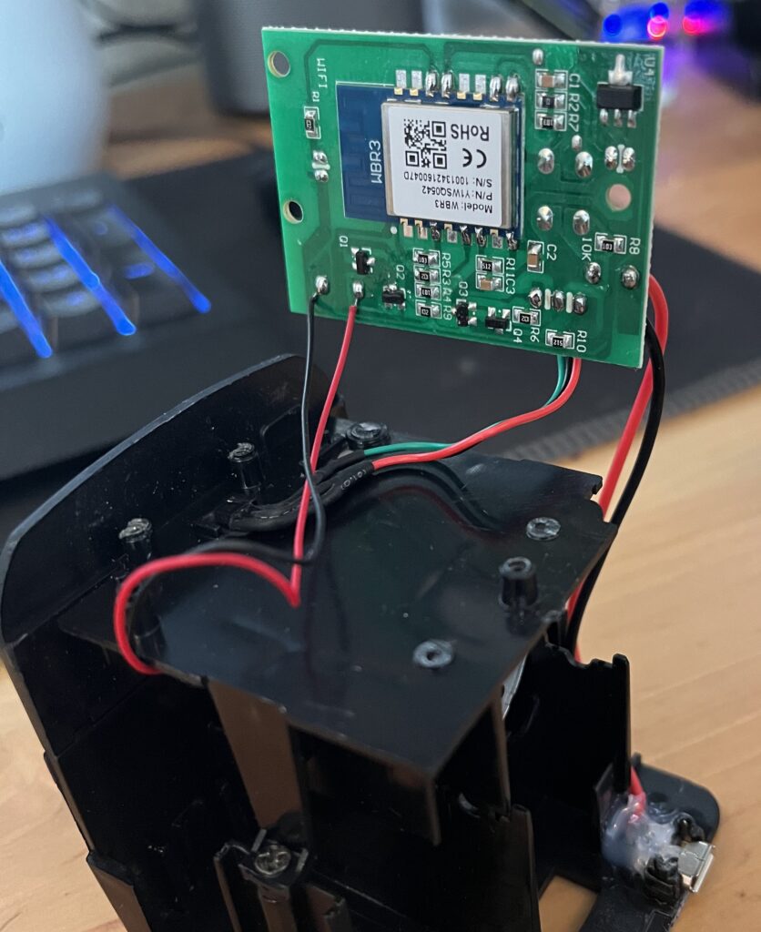 The fish feeder circuit board with its original, locked chip still fitted